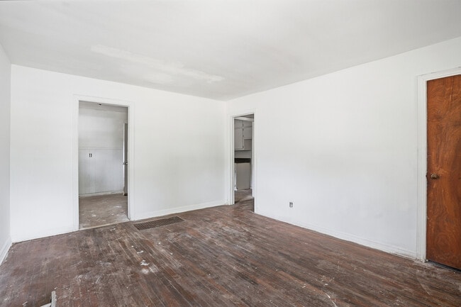 Building Photo - 7827 Rugby Ave