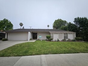 Building Photo - 316 Cambridge Dr