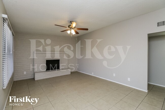 Building Photo - 339 W Santa Cruz Dr