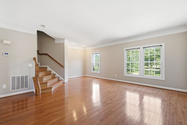 Foto del edificio - This is Northern Virginia living at its finest—offering the charm of a neighborhood community wit...