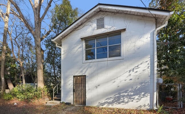 Foto del edificio - 1303 E 33rd St