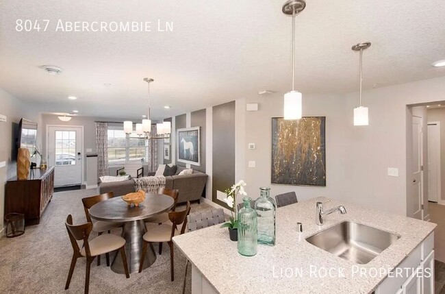 Foto del edificio - 8047 Abercrombie Ln