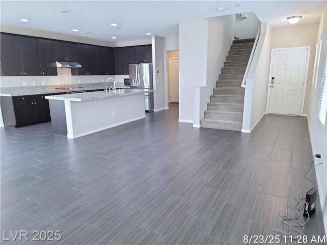 Foto del edificio - GORGEOUS HENDERSON HOME LOCATED IN CADENCE...
