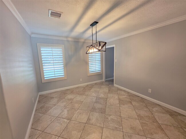 Building Photo - 16806 Sandypine Cir