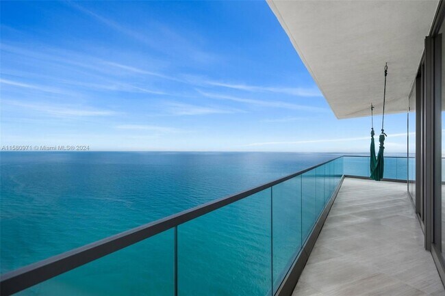 Foto del edificio - 18975 Collins Ave