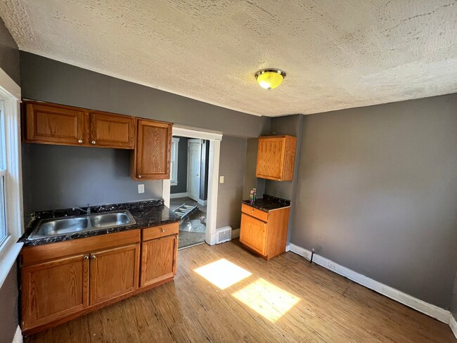 Foto del edificio - 3318 E 128th St