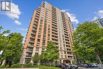Building Photo - 5229-5229 Dundas St W