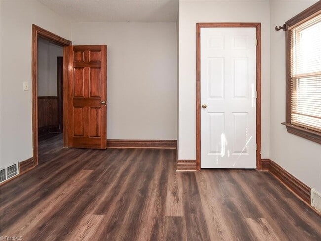 Building Photo - 3872 Leo St