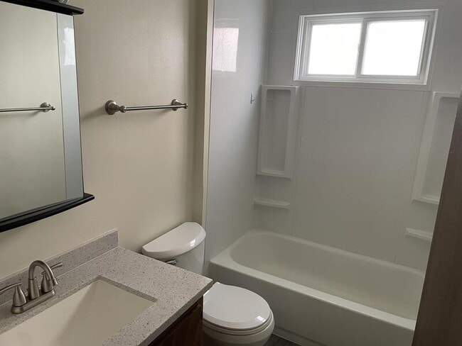 Foto del edificio - 512 Breezy Point Dr