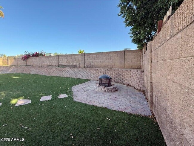 Foto del edificio - 6502 E Grandview Dr