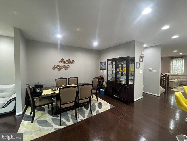 Building Photo - 7879 River Rock Way