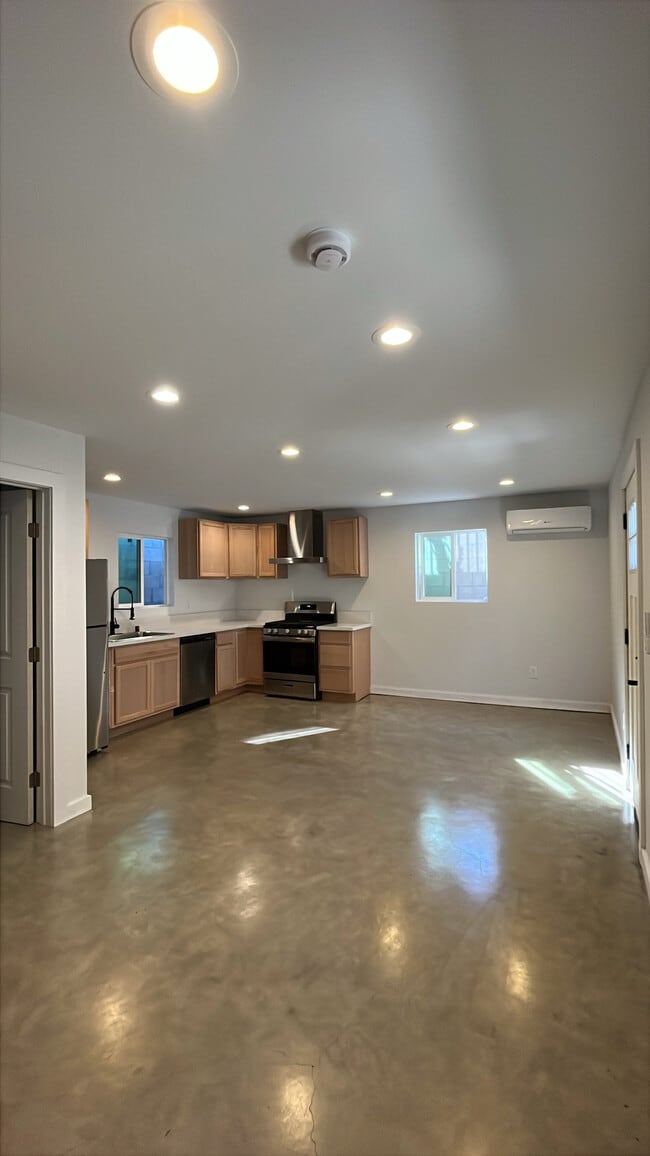 Building Photo - 214 N Burlington Ave