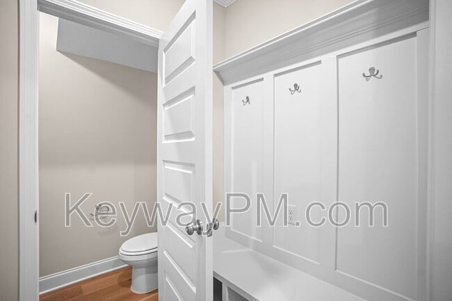 Building Photo - 3067 Venetian Dr