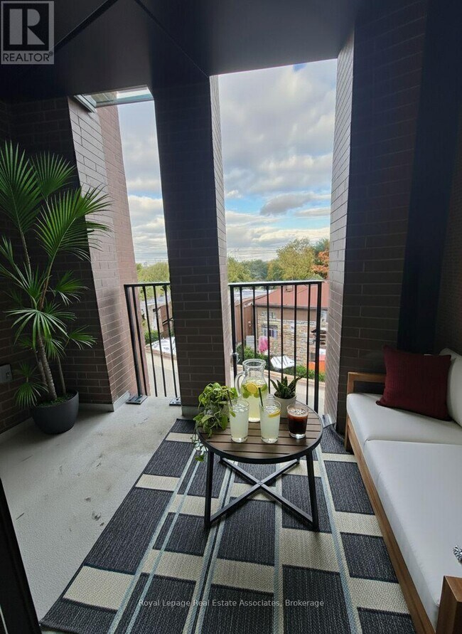 Photo du bâtiment - 1720 Bayview Ave