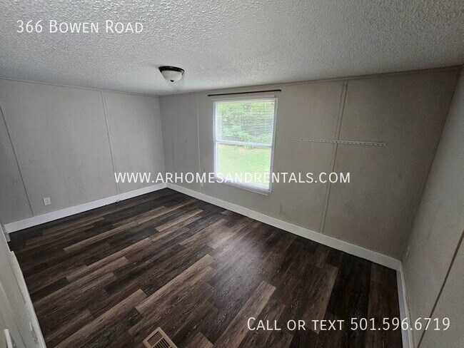 Building Photo - 366 Bowen Road | $1195 | 3 beds, 2 bath