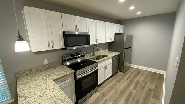 Building Photo - 3 Bedroom, 2 Bath Duplex in Poinciana - Pr...