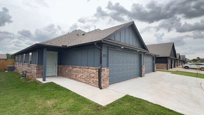 Foto del edificio - Welcome to Brand New Masonwood featuring this 3 Bedroom 2 Bath 2 Car Garage Duplex in a Great loc...