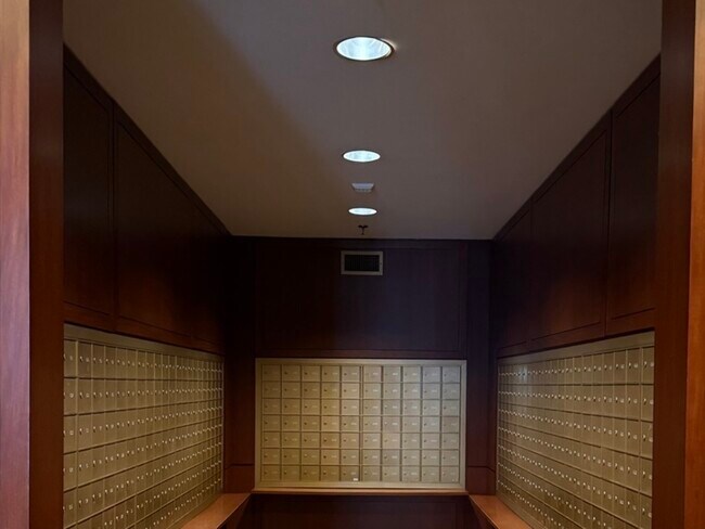 Building Photo - 401 E Ontario St