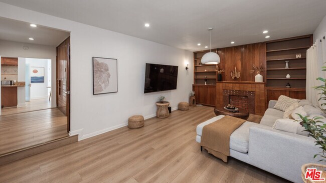 Building Photo - 237 S Doheny Dr