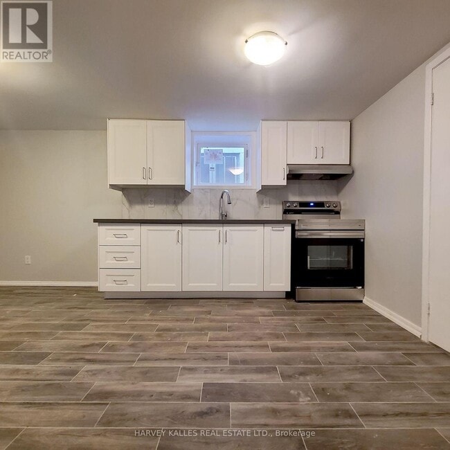Building Photo - 114 Empress Ave