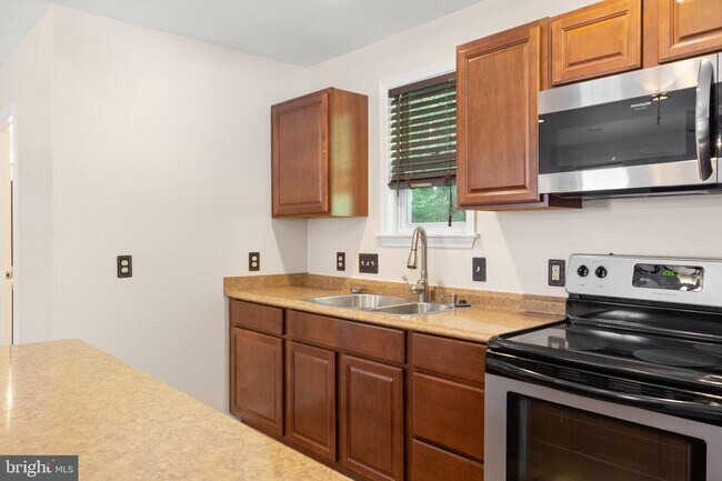 Building Photo - 8314 Old Mill Ln