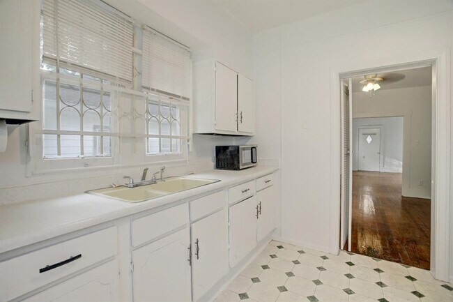Foto del edificio - 3234 Simmons St