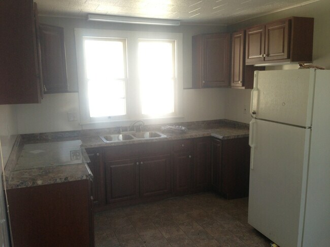 Building Photo - Newly REMODELED!!!! Spacious 3bd/1bth single family house, quiet neighborhood!