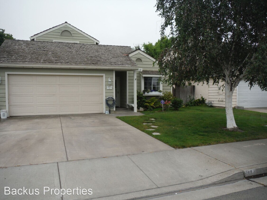 Primary Photo - 3 br, 2 bath House - 11 Lombard Cr