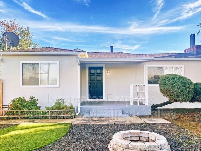 Building Photo - 360 Mesa Rd