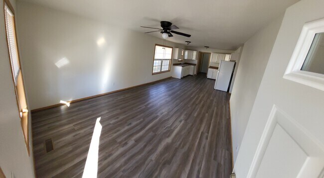 Foto del edificio - 2138 N Howard Ave