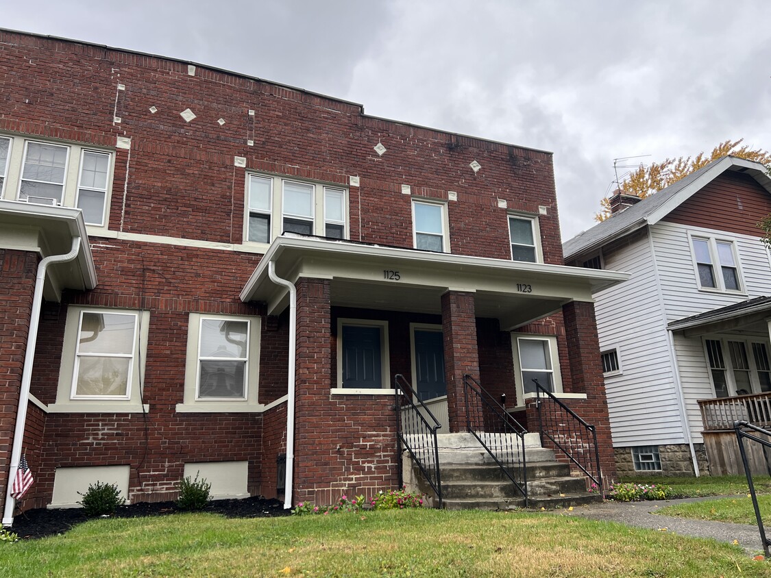 Primary Photo - 1125 S Champion Ave