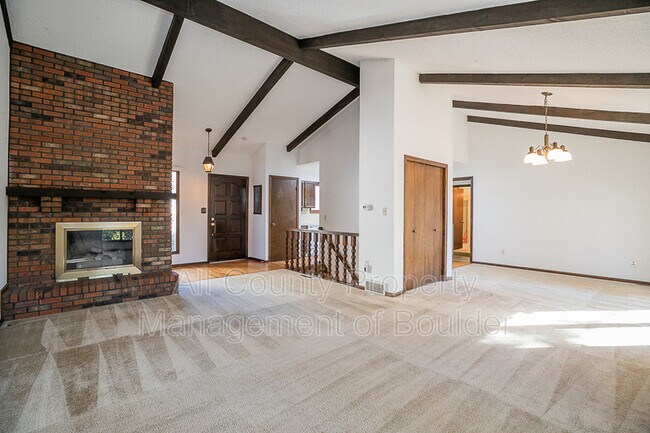 Foto del edificio - 3118 Lakeview Cir