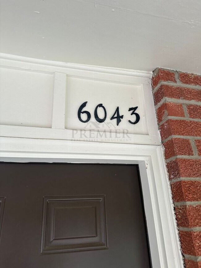 Foto del edificio - 6043 Barton Ave