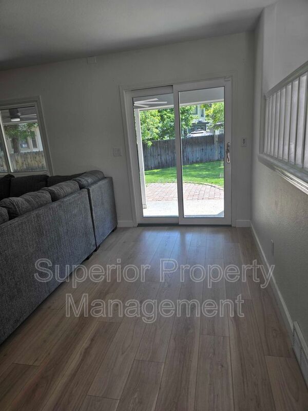 Foto del edificio - 4126 Stoneridge Ct