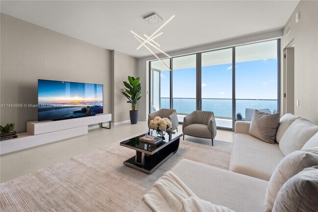Foto del edificio - 18975 Collins Ave