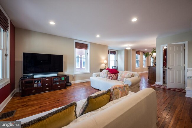 Foto del edificio - 739 S Matlack St