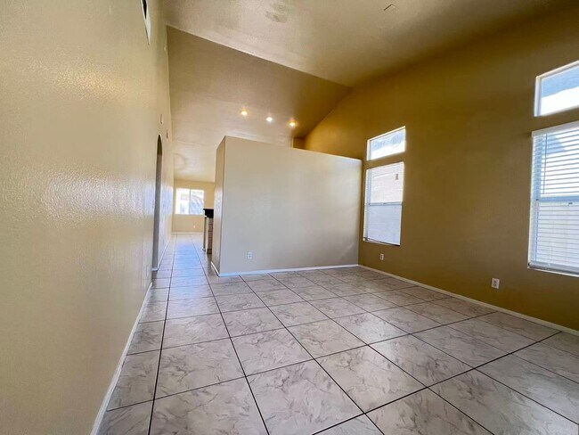 Foto del edificio - North Las Vegas 3-Bed Home with Modern Upg...