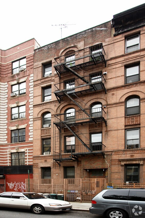 Primary Photo - 211 Henry St