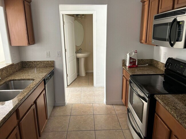 Building Photo - 3 Bedroom Single Family Home in Zephyrhills