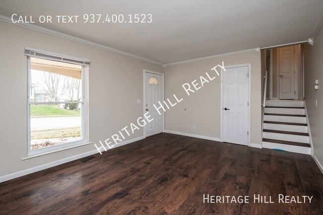 Building Photo - 3 bedroom, 1.5 bath house with 1 car attac...