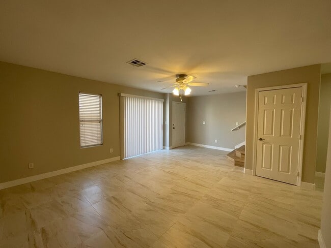 Foto del edificio - Great townhome in gated community, 3brs, 2bth, 2cg