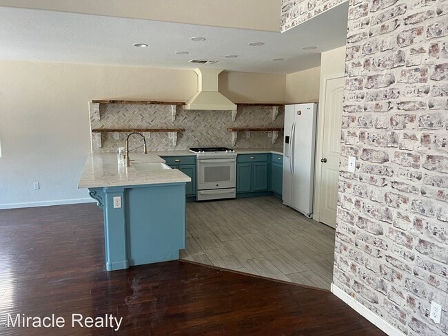 Foto del edificio - 4 br, 2 bath House - 6494 E Orleans Ave