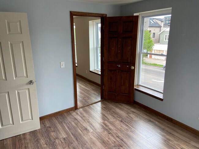 Building Photo - 585 Niagara Street