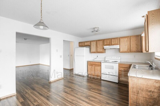 Building Photo - 2707 E Conquest St