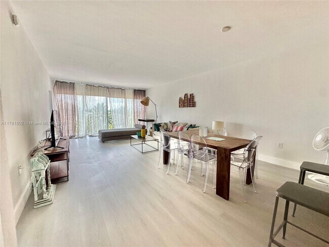 Foto del edificio - 10275 Collins Ave