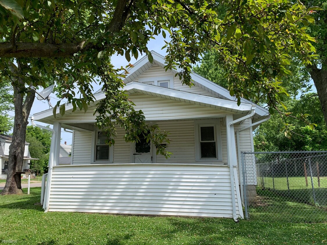 Primary Photo - 2 br, 1 bath House - 302 E 9th St
