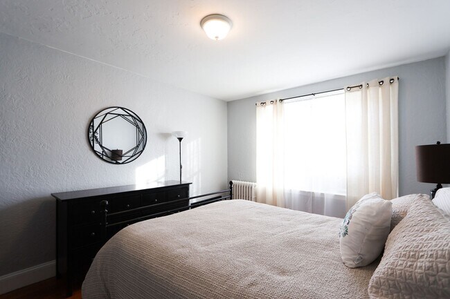 Building Photo - 1-bed MBTA GL-B & C * Fully Furnished ~ Al...
