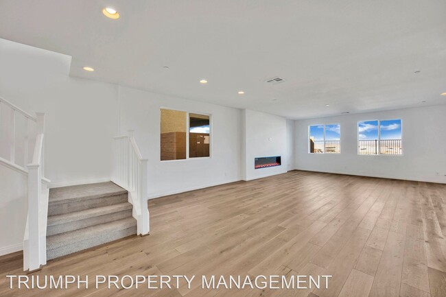 Foto del edificio - 4 br, 3.5 bath House - 10316 Thurso Ave
