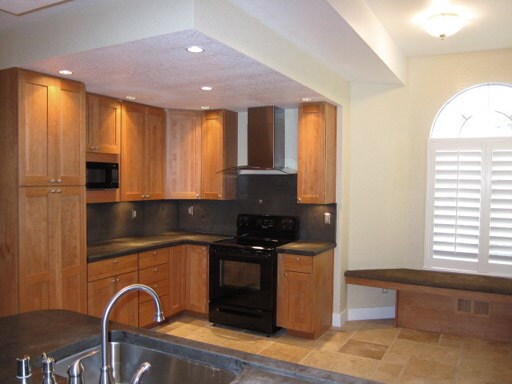 Building Photo - Extraordinary 3 Bedroom, 3 bath Canyon Lak...
