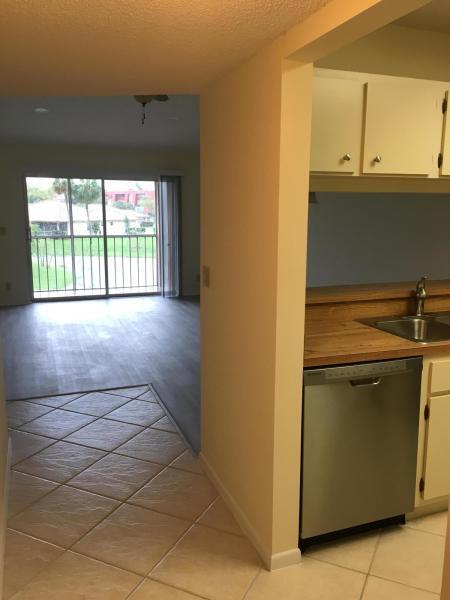 Building Photo - 9993 Three Lakes Cir